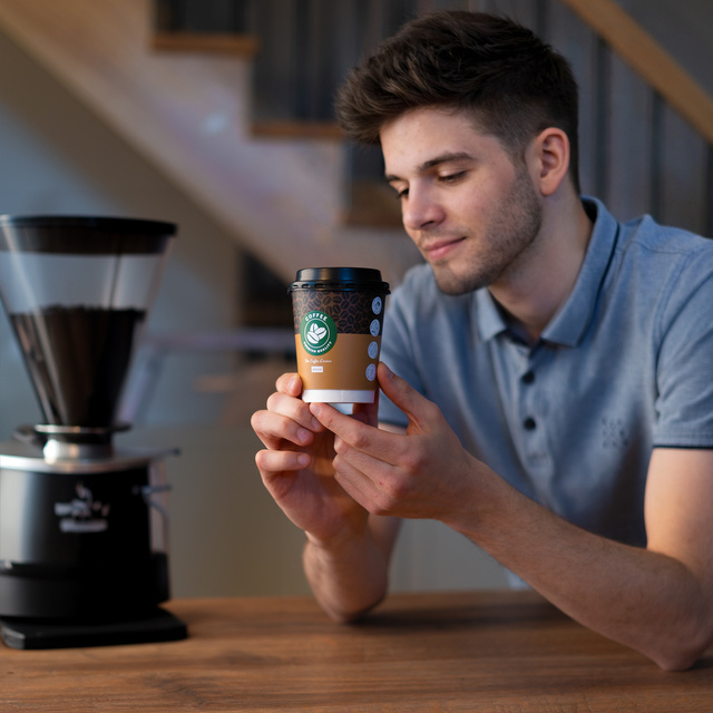 Calcetines de hombre Soxo café en taza