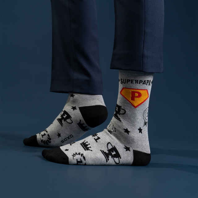 Conjunto de calcetines Super Papa para hombre en taza con llavero