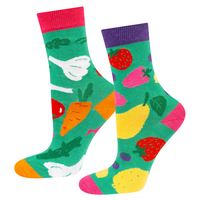 Un juego en una caja de 6 calcetines coloridos SOXO para mujer