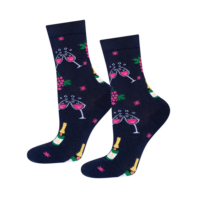 Calcetines de mujer SOXO champagne en empaque y bolas.