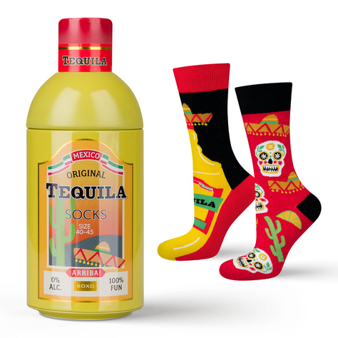 Coloridos calcetines de tequila SOXO GOOD STUFF en una botella