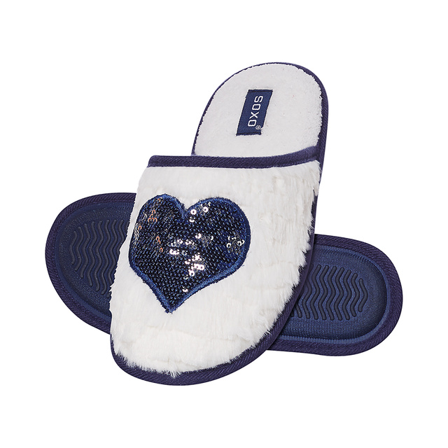 Zapatillas SOXO blancas con corazón de lentejuelas.
