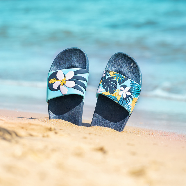 Chanclas de playa para mujer y hombre.SOXO En flores | Perfecto para unas vacaciones en la playa y una piscina | Goma