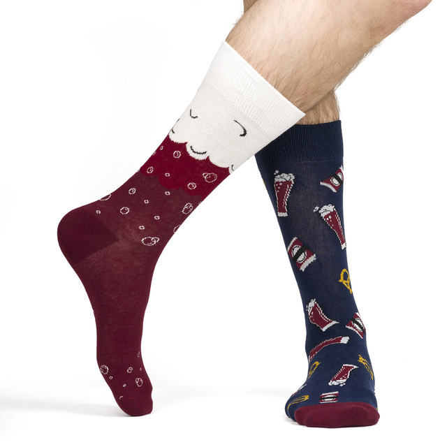 Calcetines coloridos de SOXO GOOD STUFF para hombre, divertida cerveza roja irlandesa en una lata de regalo