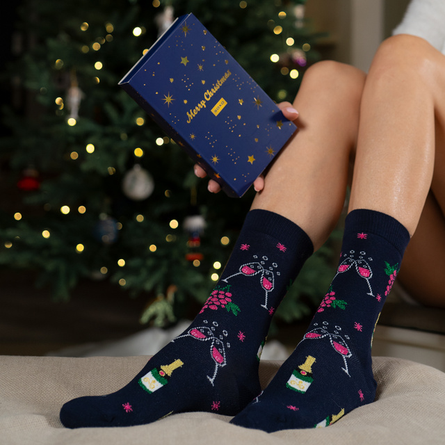 Calcetines de mujer SOXO champagne en empaque y bolas.