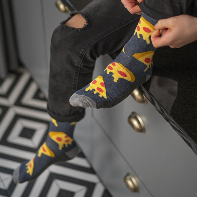 Juego de 4 calcetines de hombre SOXO GOOD STUFF en una caja de pizza