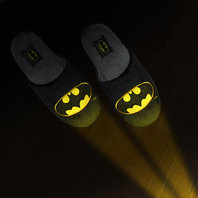 Set de 1x calcetines de colores SOXO Batman para hombre y 1x zapatillas Batman para hombre 