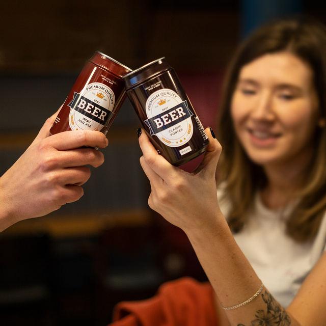 Calcetines de colores SOXO GOOD STUFF para hombre, divertida cerveza oscura, ahumada en lata