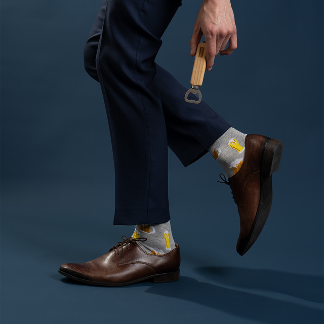 Set de calcetines para hombre SOXO Cheers – 2 pares y un abrebotellas