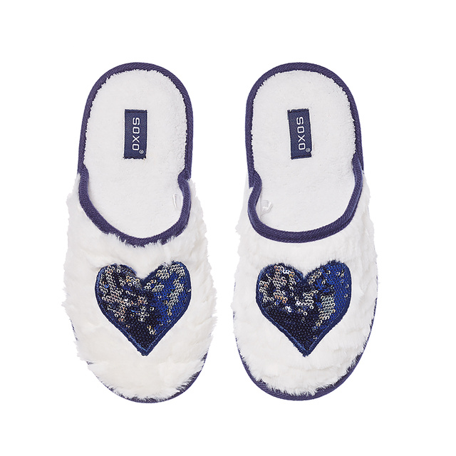 Zapatillas SOXO blancas con corazón de lentejuelas.