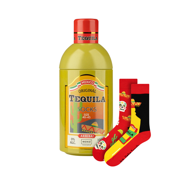 Coloridos calcetines de tequila SOXO GOOD STUFF en una botella