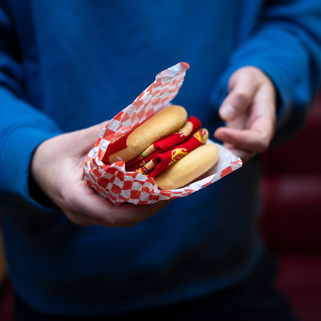 Juego de calcetines de carne y calcetines de hamburguesa en una caja