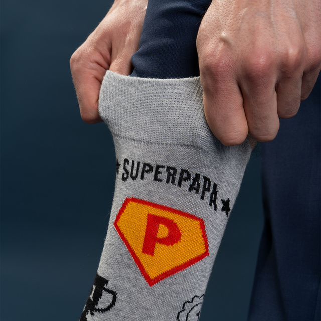 Conjunto de calcetines Super Papa para hombre en taza con llavero