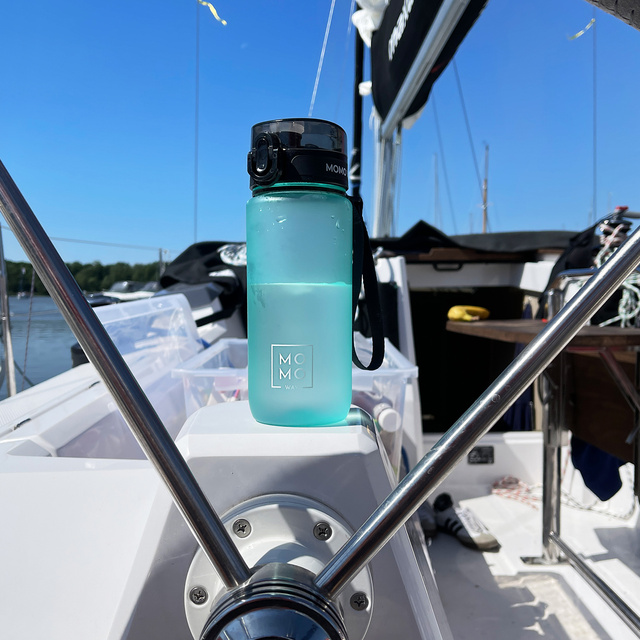 MOMO WAY Botella de agua verde claro | ideal para viajes | BPA free | Tritan