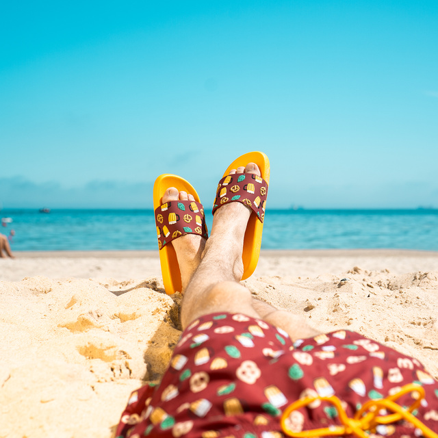 Chanclas de playa para mujer y hombre.SOXO Cerveza | Perfecto para unas vacaciones en la playa y una piscina | Goma