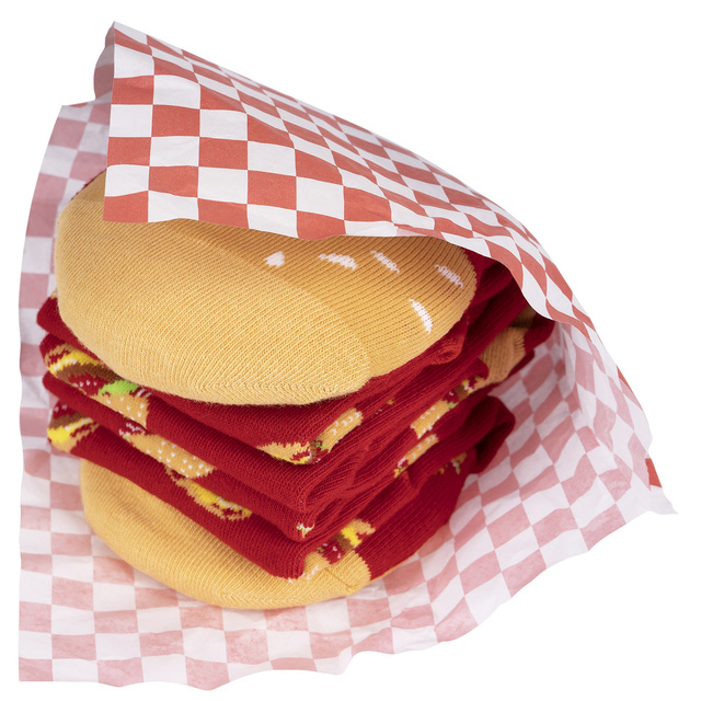 Juego de calcetines de carne y calcetines de hamburguesa en una caja