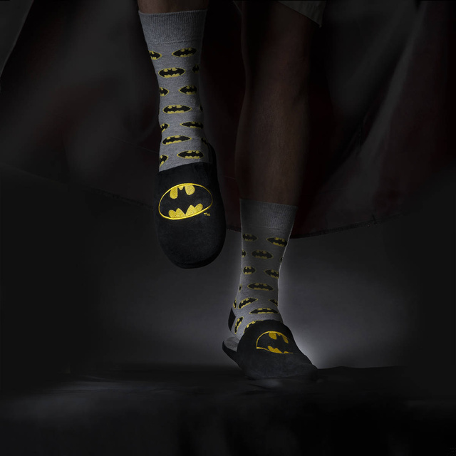Juego de 1 calcetines de colores SOXO Batman y 1 pantuflas de Batman para hombre
