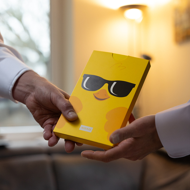 Calcetines de Pollo en un envase estilo tarjeta de felicitación