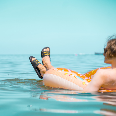 Chanclas de playa para mujer y hombre.SOXO Batman | Perfecto para unas vacaciones en la playa y una piscina | Goma