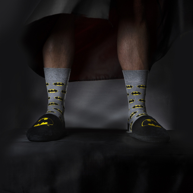 Juego de 1 calcetines de colores SOXO Batman y 1 pantuflas de Batman para hombre