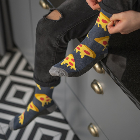 Juego de 6 calcetines coloridos SOXO GOOD STUFF para hombre en una caja de pizza