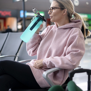 MOMO WAY Botella de agua verde claro | ideal para viajes | BPA free | Tritan